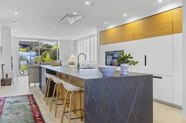 9/110 Lake Terrace_4