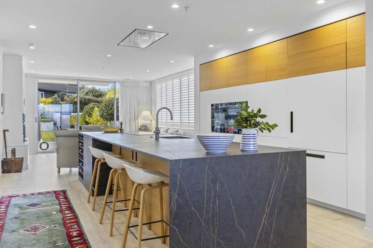 9/110 Lake Terrace_4