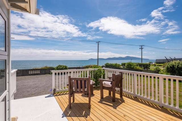 Spectacular Ocean Views on Paekakariki's Parade