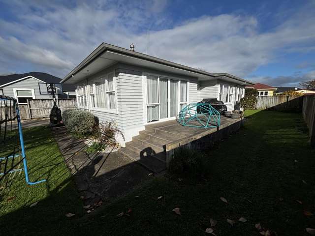 Fully fenced 3 Bedroom