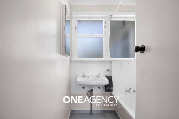 101 Waihora Crescent Waitangirua_11