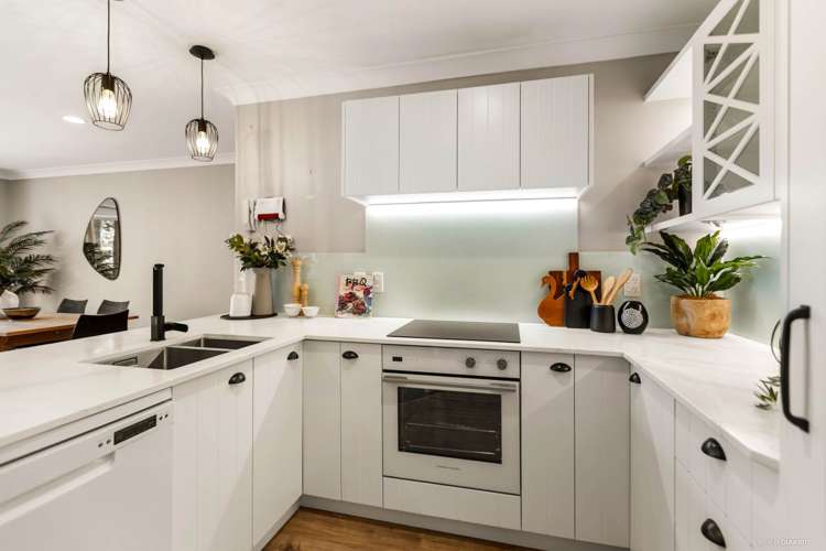 33/111 Santa Monica Drive_5