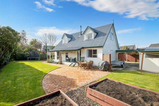 AFFORDABLE FAMILY LIVING IN HALSWELL!