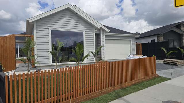 Spacious Modern Living With MultiÃ¢€'Gen Flexibility