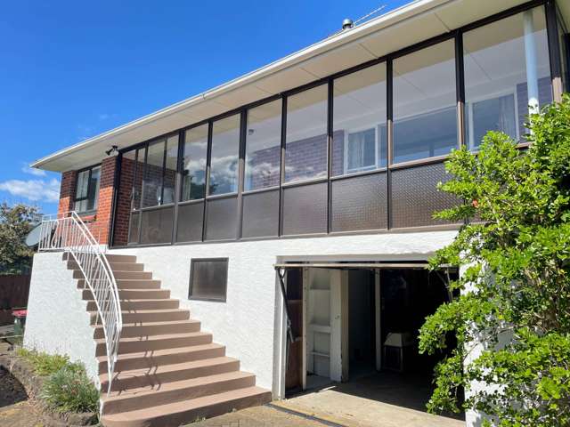 SPACIOUS & COZY HOME IN HILLSBOROUGH