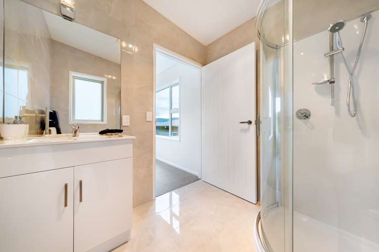 74f Heretaunga Square Silverstream_17