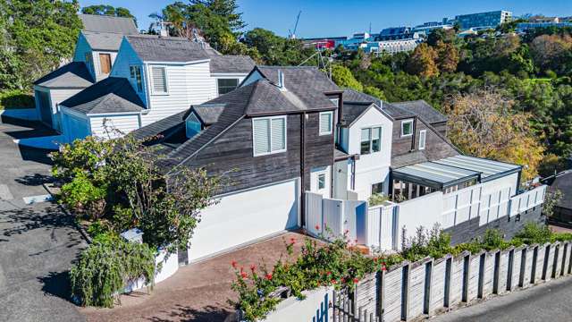 Beautiful Street-Front Townhouse – Double Gram...