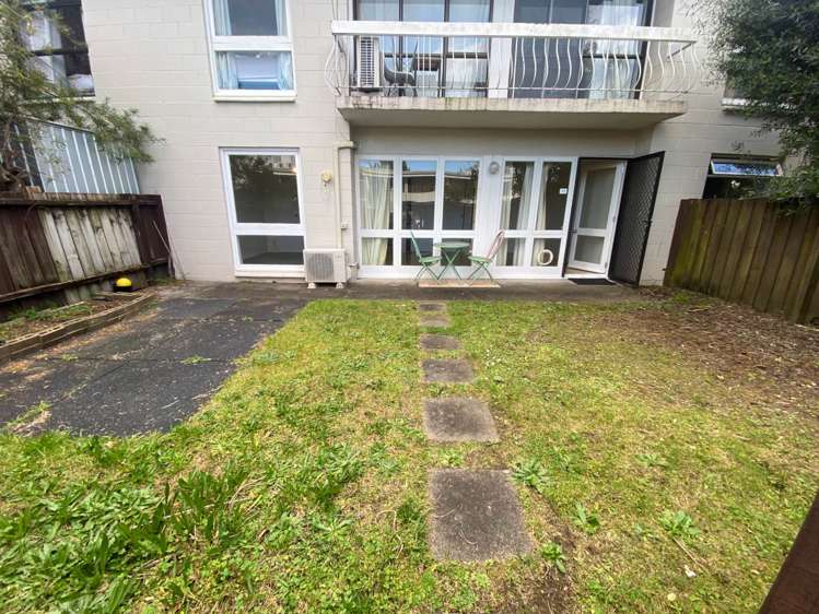 2/1 Glen Road Browns Bay_10