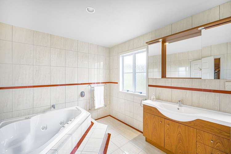 233 Paremoremo Road Lucas Heights_21