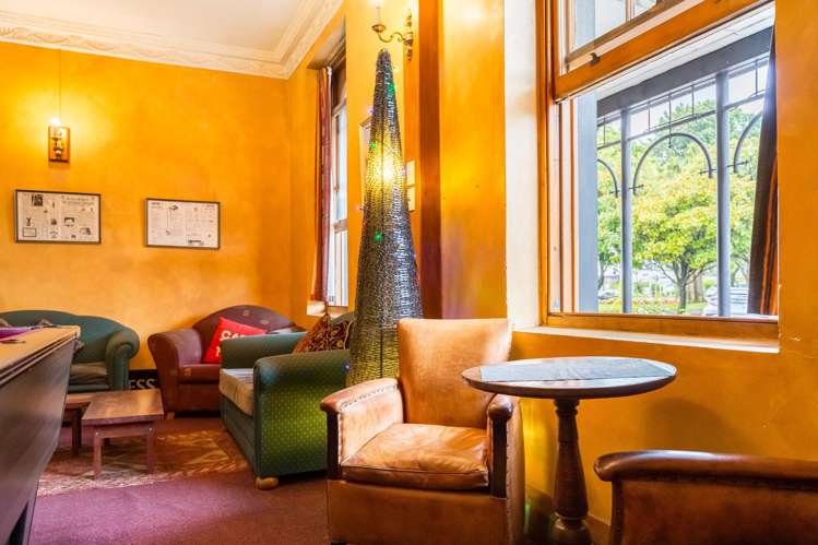 20 Memorial Square Carterton_9