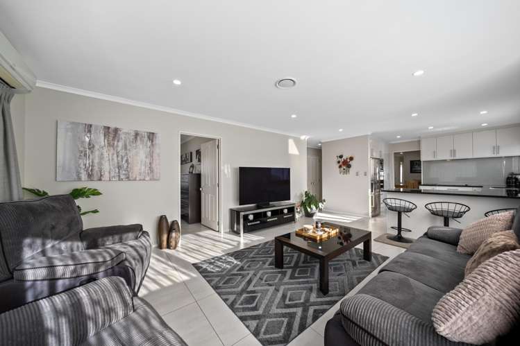 17 Flora Place Wattle Downs_17