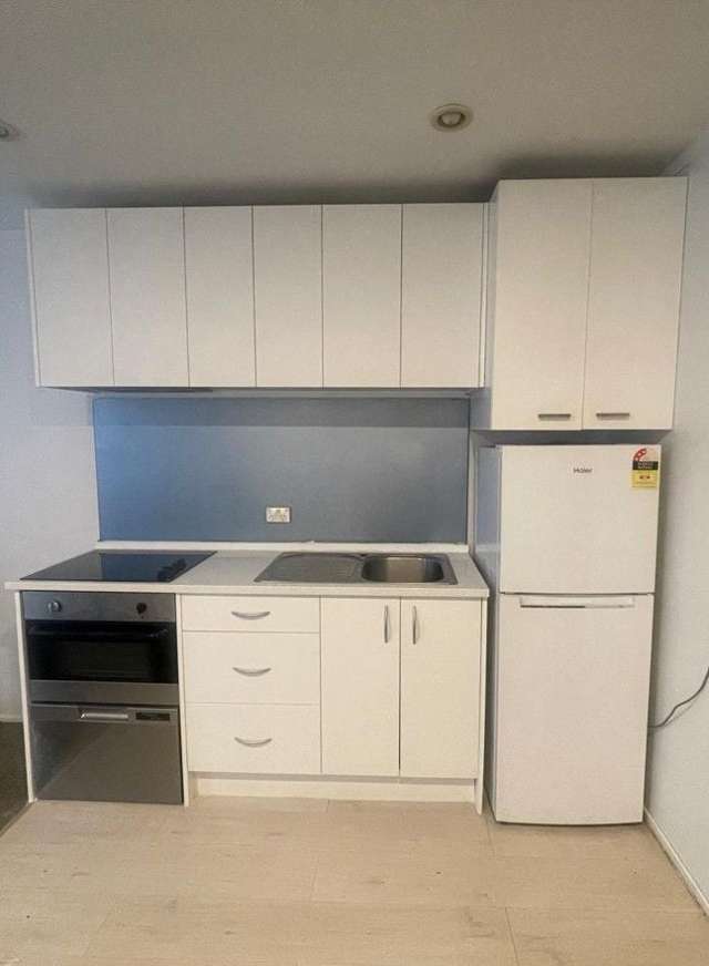 Central 2BR Apt with Pool & Gym!