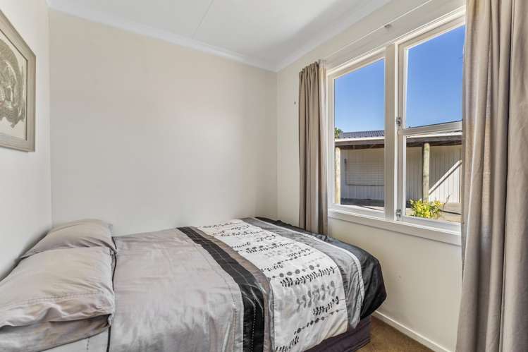 10 Robert Mckeen Street Otaki Beach_8