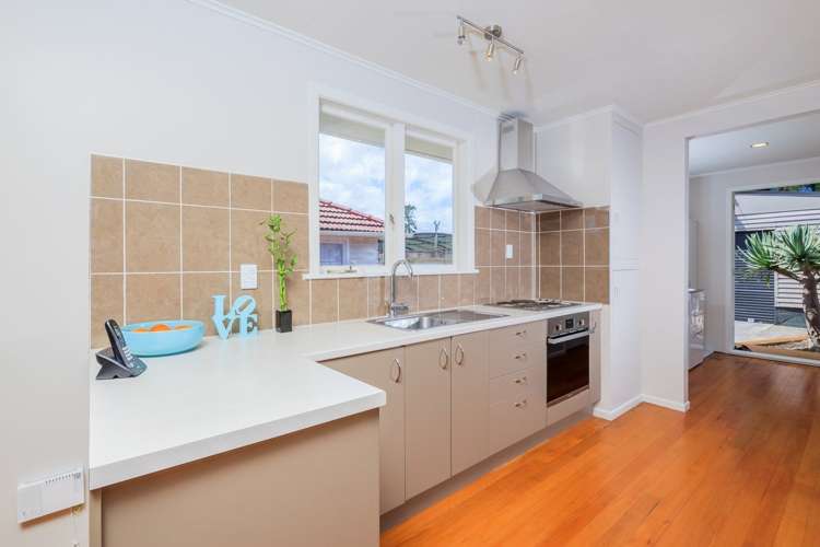 15 Tamariki Avenue Kelston_11