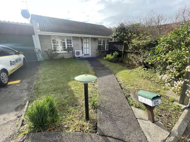 Updaded Gem in Otahuhu ! 2 Bedroom + Internal Garage