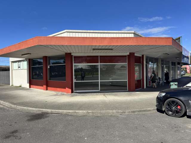 Trinity Crescent Shopping Centre for lease