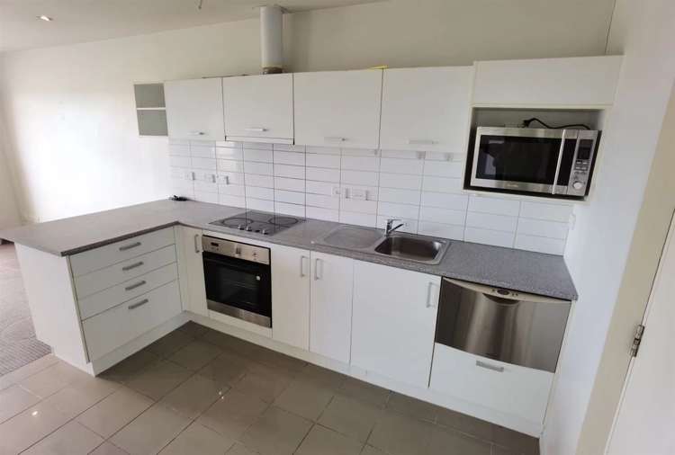 E7/60 Masons Road Oteha_9