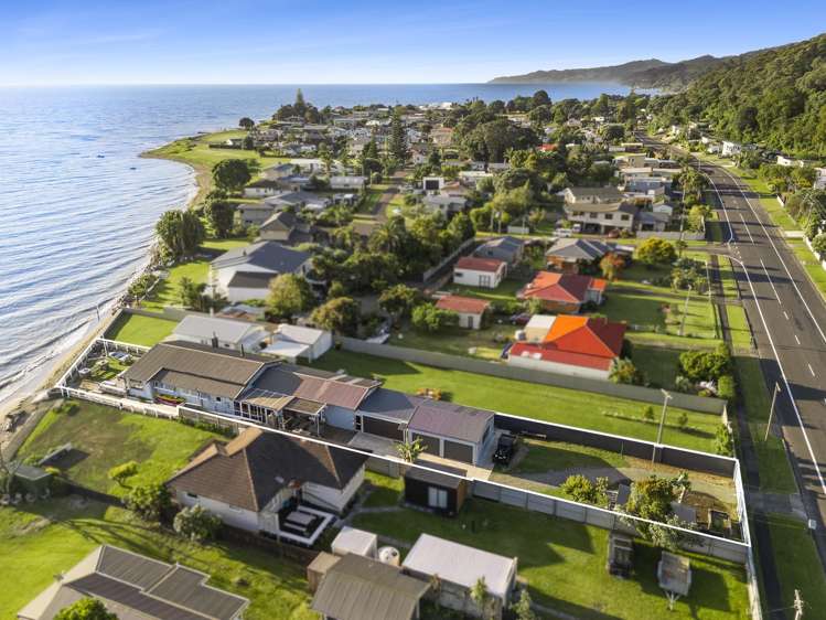 417 Thames Coast  Road SH25 Te Puru_32