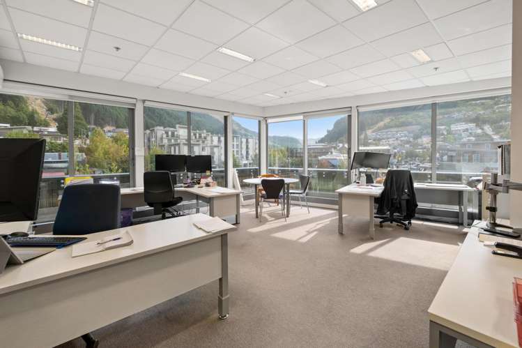 32 Rees Street Queenstown_1