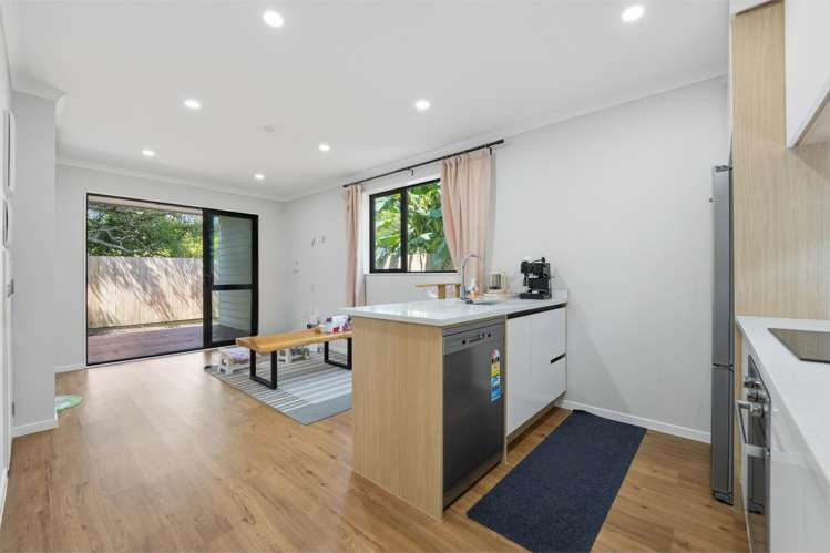 7/3 Royal View Road Te Atatu South_4