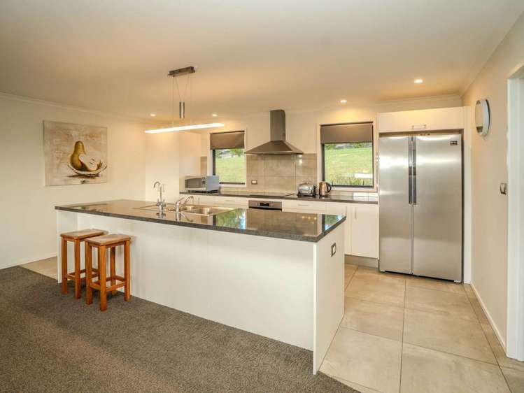 6 Riverbank Drive_2