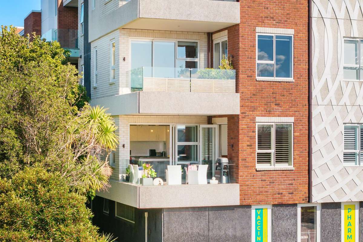 102/54 Surrey Crescent_0