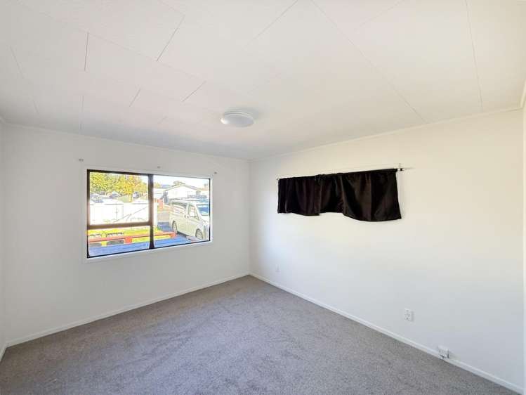 21 Silverstone Place 11401_4