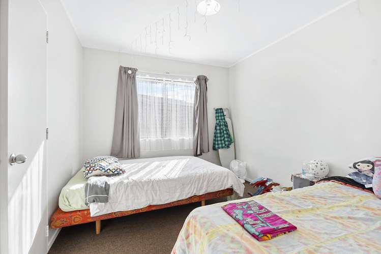 2/7 Volta Place Clendon Park_7