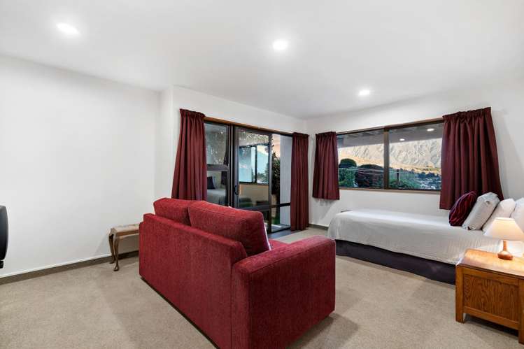 4 Peregrine Place Queenstown Hill_16