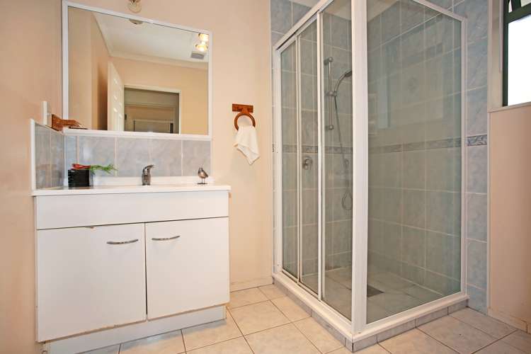 8 Marlon Lane East Tamaki_13