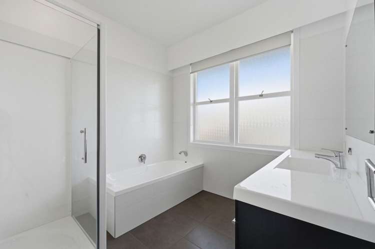 143 Riddell Road 1670_14