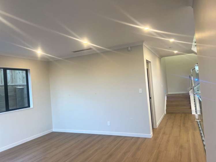 9 Crows Road Swanson_14