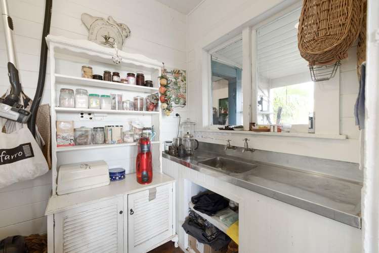 10 Church Road Maketu_16