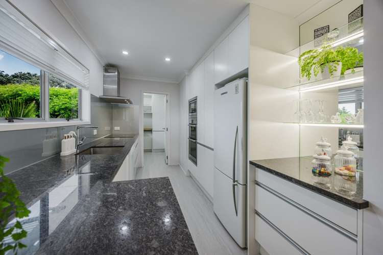 129 Bradbury Road Botany Downs_5