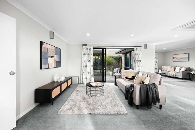 6 Compton Grove Huntington_9