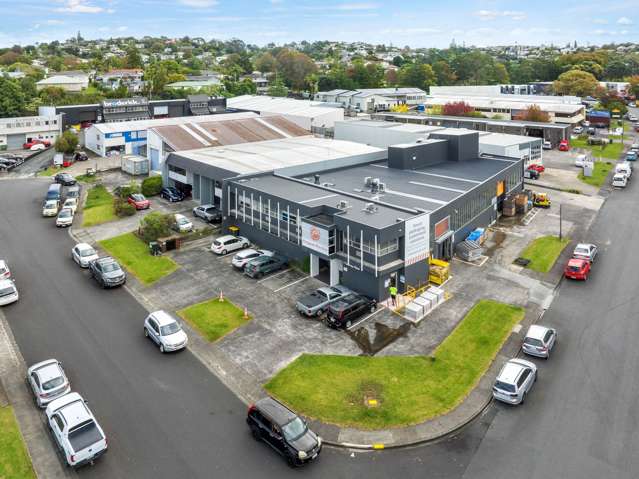 TIGHTLY HELD WAIRAU INDUSTRIAL: 1,000M²