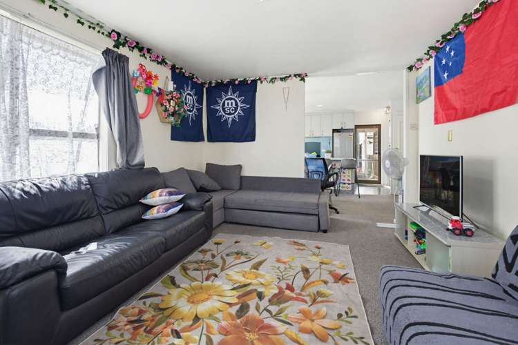 9 Panzic place Glen Eden_11