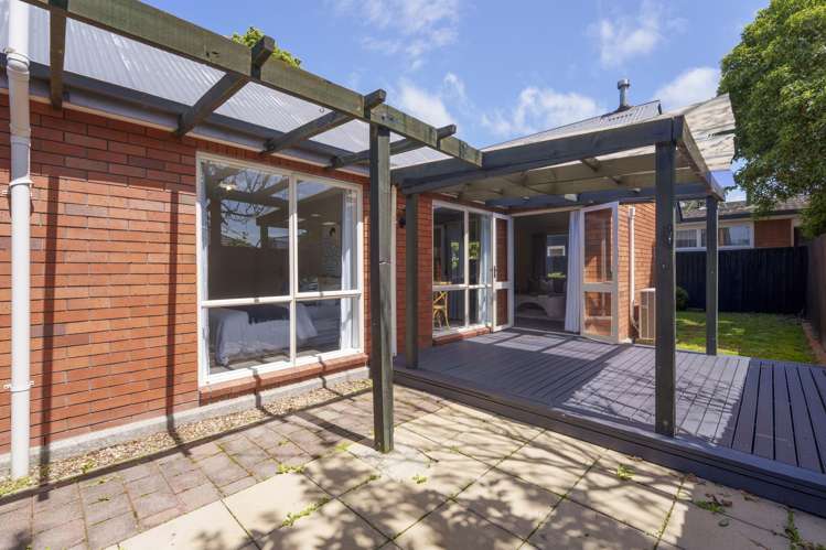 2 Delaware Crescent Russley_15