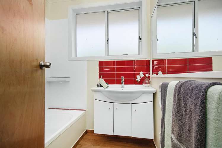 11 Karamea Grove Wainuiomata_15