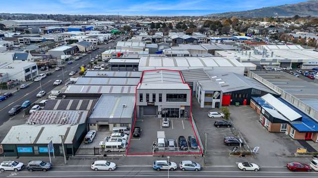 Quality Gasson Street warehouse and office