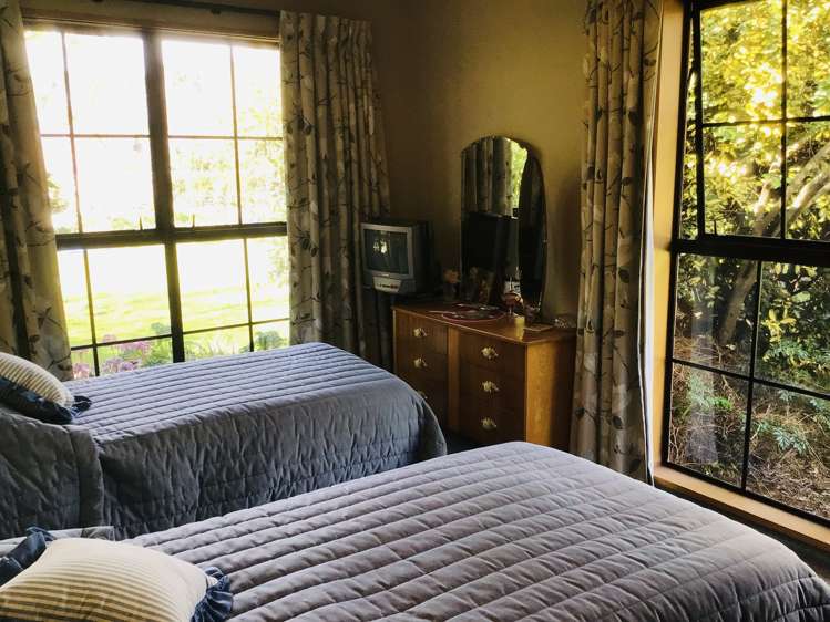 77 Beach Road East Elgin_13