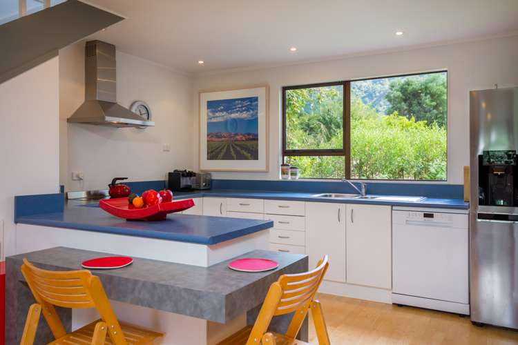 22 Lady Cobham Grove Anakiwa and Surrounds_5