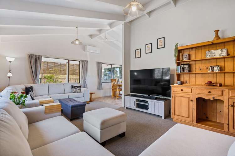 2/15 Dobell Road Stanmore Bay_9
