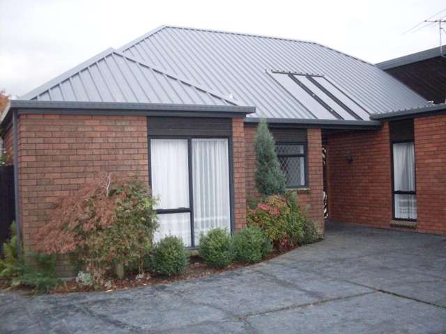 Lovely Four Bedroom Home In Hyde Park!