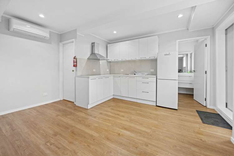1/4 James Scott Place Te Atatu South_7
