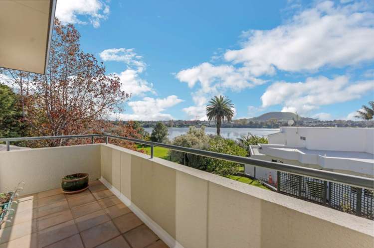8 Marine Lane Mount Wellington_24
