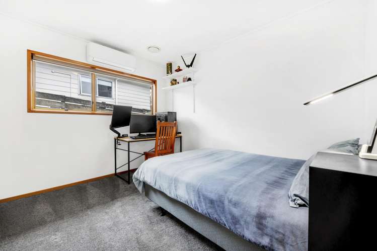 28 Mirrabooka Avenue Botany Downs_17