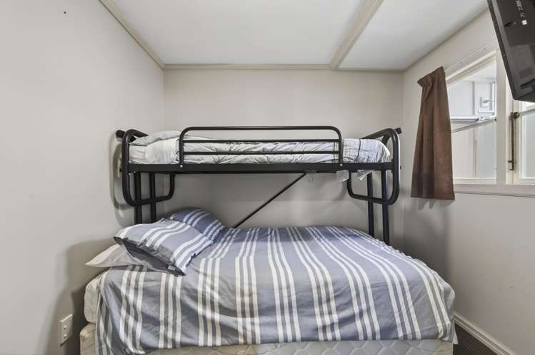 59 Fifth Avenue Urenui_23