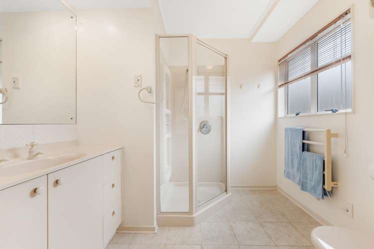 18 Gibson Place Mellons Bay_25