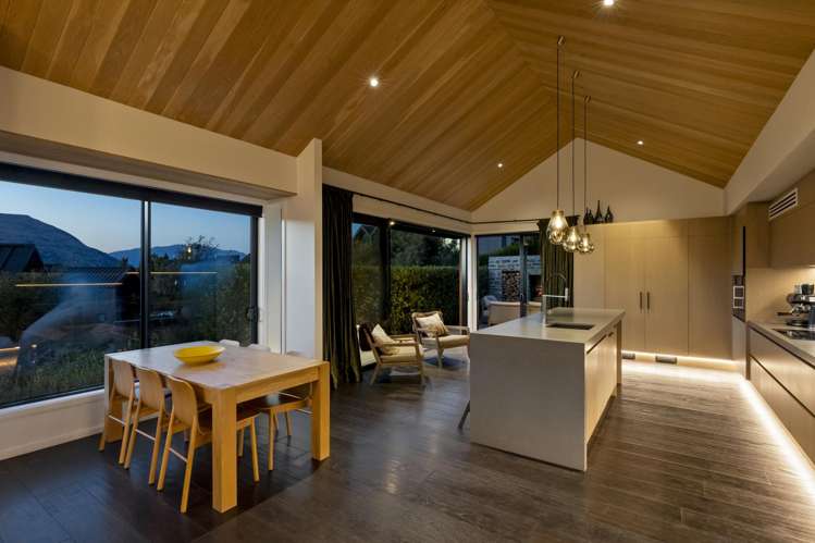 31 Falconer Rise Jacks Point_5